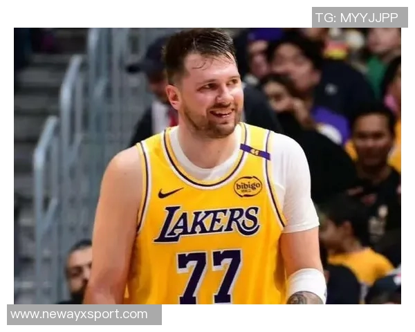 东契奇三分球表现不佳翻白眼回应记者感谢引发热议 东契奇三分球表现不佳翻白眼回应记者感谢引发热议