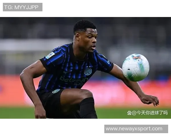 邓弗里斯脚踝持续疼痛或将缺席明年赛季复出计划不明