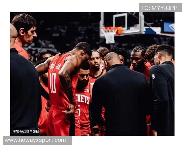 文班在季前赛频繁失误米奇称其为尝试新打法与阵容磨合的必要过程